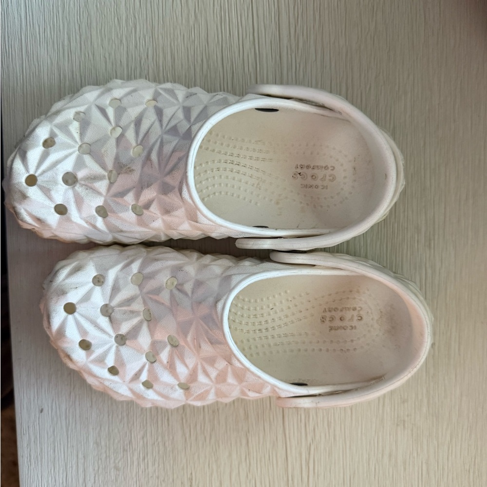 Kids White geometric crocs